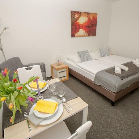 Hotel Blue Apartment Bratislava Bagian luar foto
