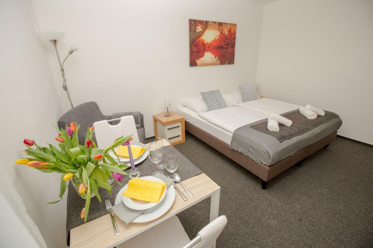 Hotel Blue Apartment Bratislava Bagian luar foto