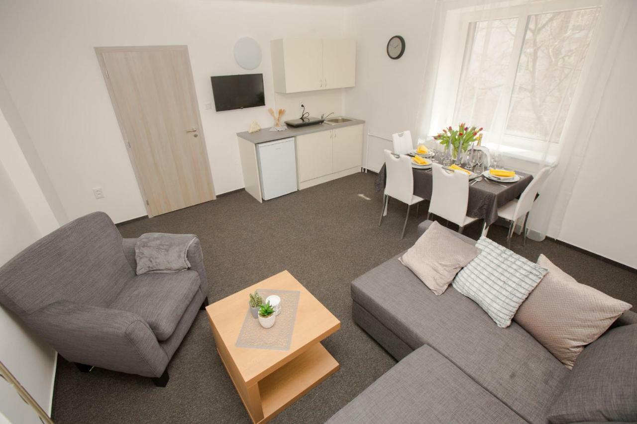 Hotel Blue Apartment Bratislava Bagian luar foto