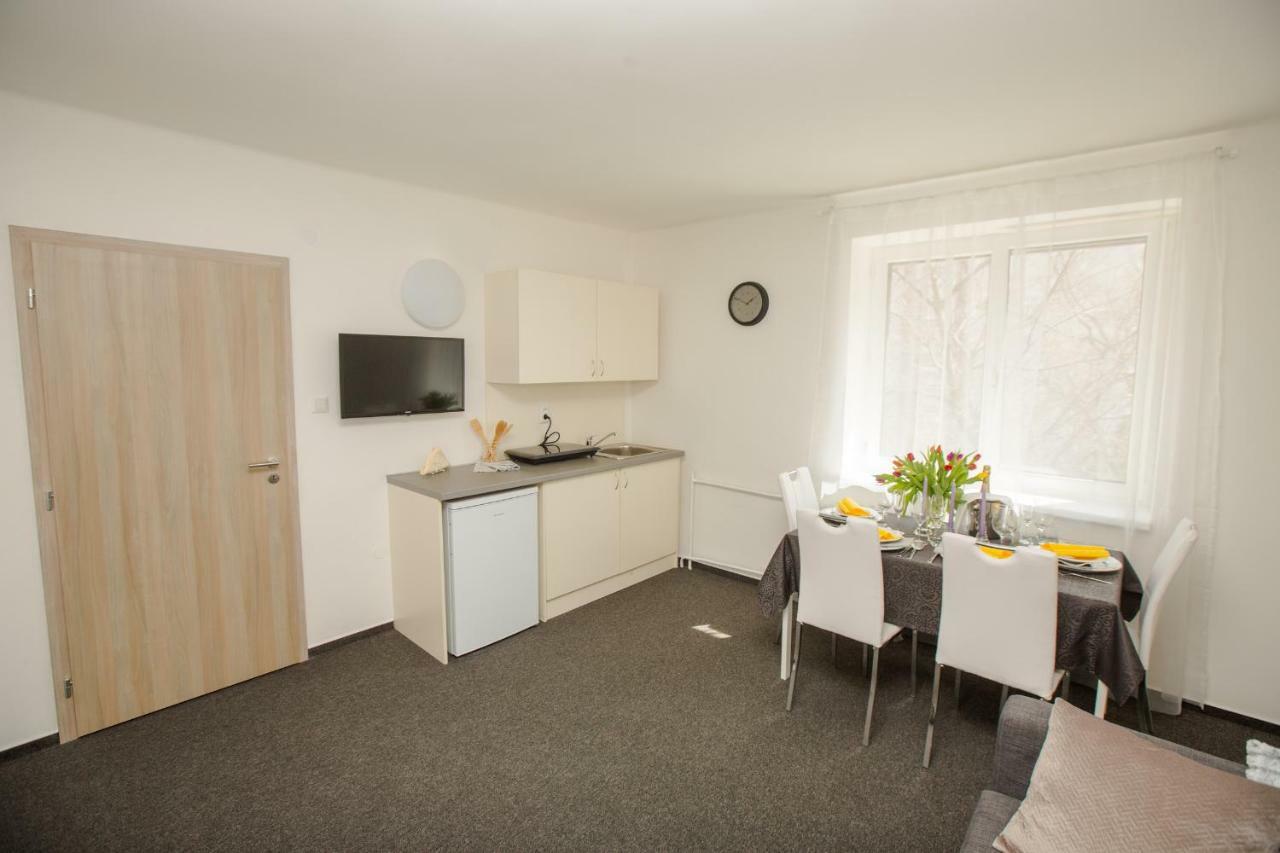 Hotel Blue Apartment Bratislava Bagian luar foto
