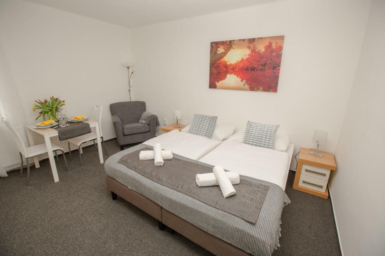 Hotel Blue Apartment Bratislava Bagian luar foto