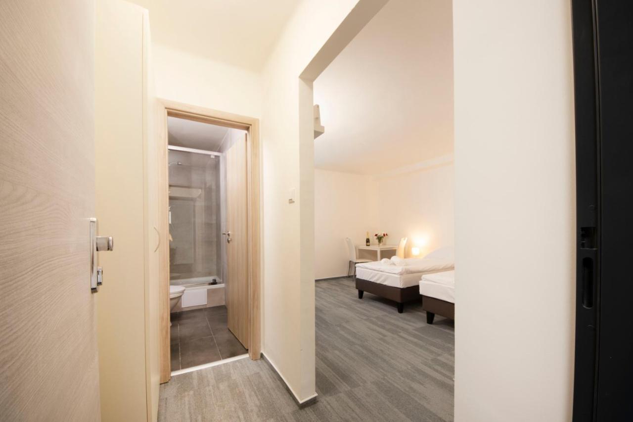 Hotel Blue Apartment Bratislava Bagian luar foto