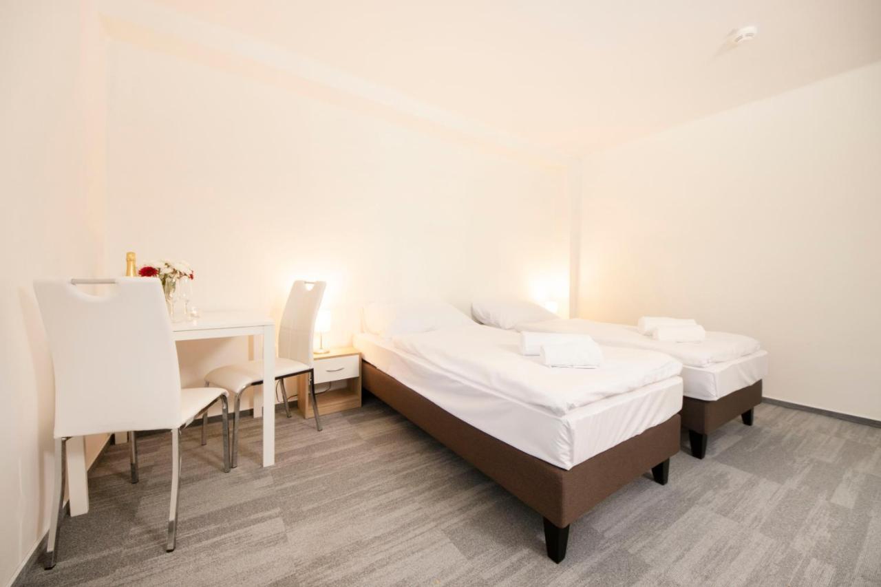 Hotel Blue Apartment Bratislava Bagian luar foto