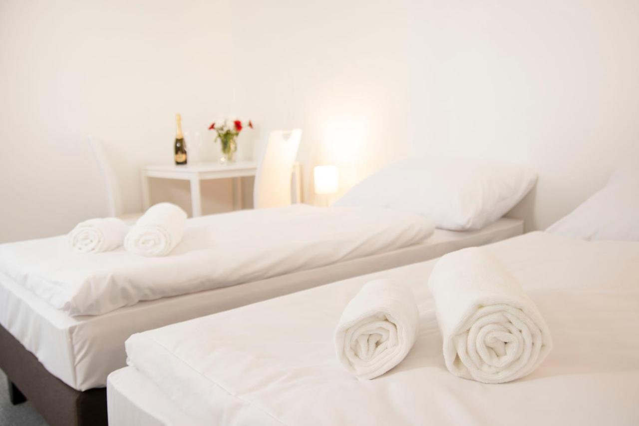 Hotel Blue Apartment Bratislava Bagian luar foto